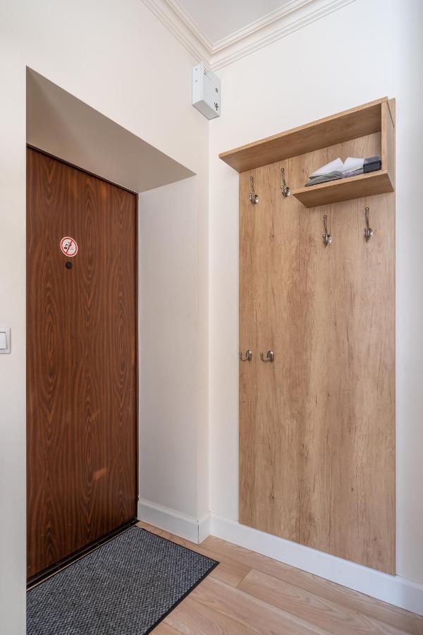 Stylish Studio Close To City Center, Cafes & Parks & Local Dining Riga Kültér fotó